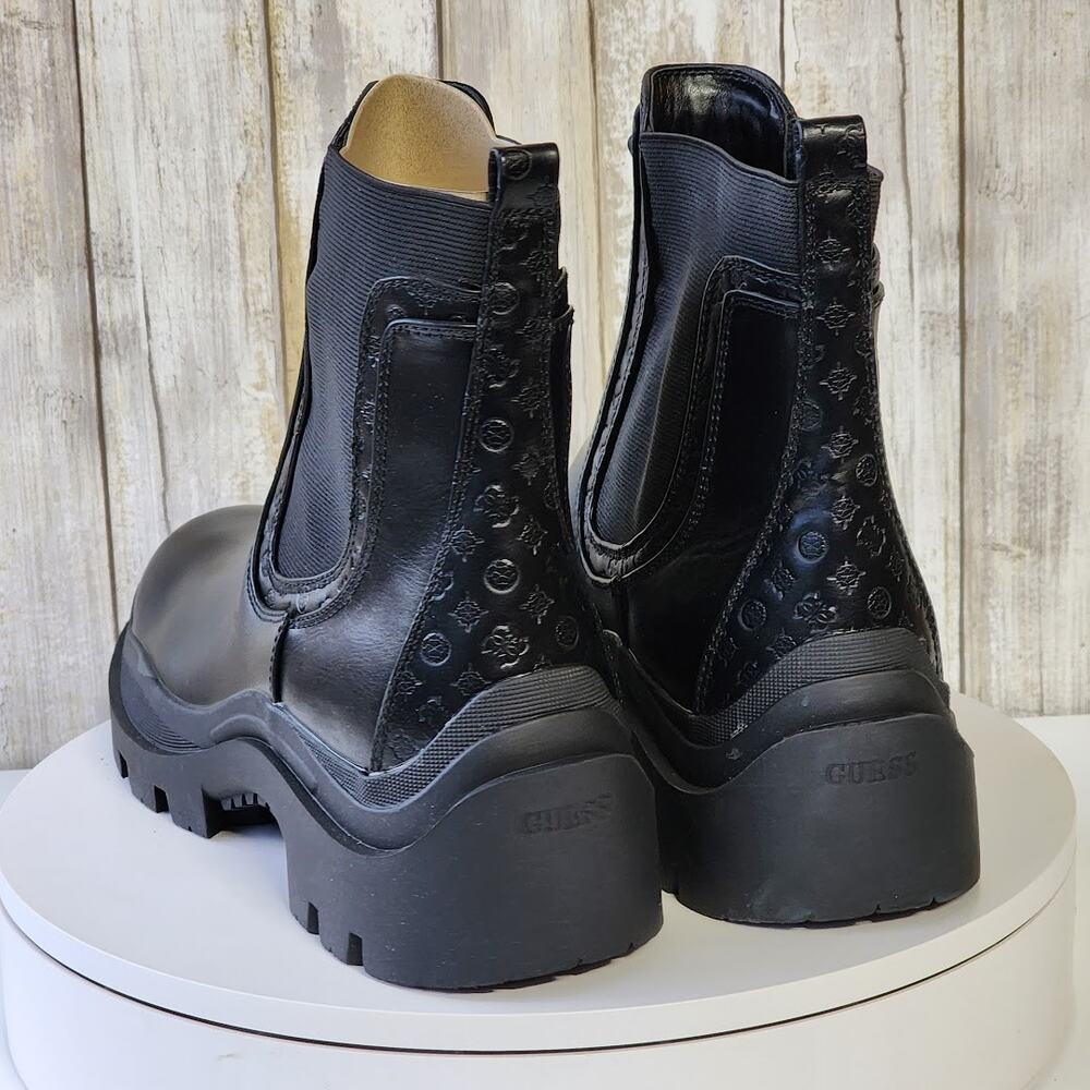 NEW - GUESS Women's Yesses Triple Triangle Lug Sole Chelsea Boots- Size 10 M - Picture 4 of 9